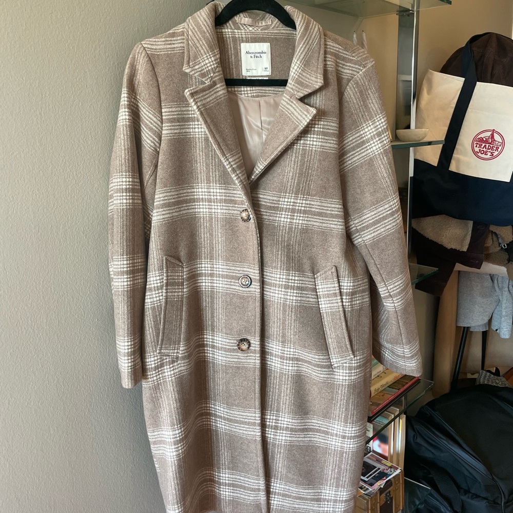 Women’s trench! Medium Petite. Never worn.